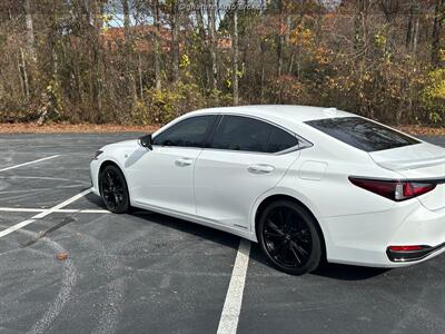 2022 Lexus ES 300h F SPORT   - Photo 4 - Douglasville, GA 30135