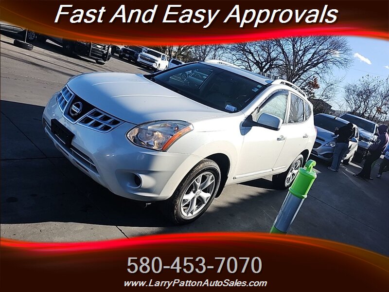 2011 Nissan Rogue SV's photo
