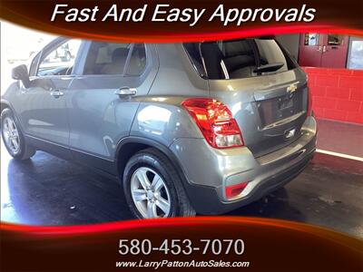 2020 Chevrolet Trax LS - Photo 2 - Ada, OK 74820