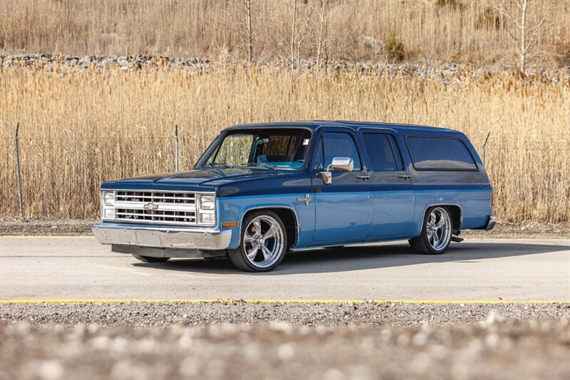 1986 CHEVROLET Suburban - Photo 1 - Fort Wayne, IN 46809