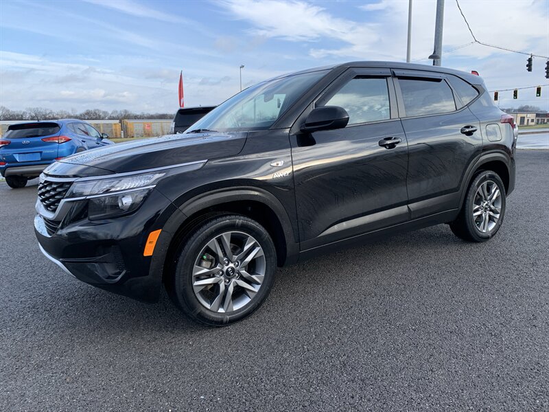 2021 Kia Seltos LX's photo