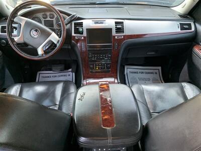 2011 Cadillac Escalade   - Photo 8 - Bowling Green, KY 42101