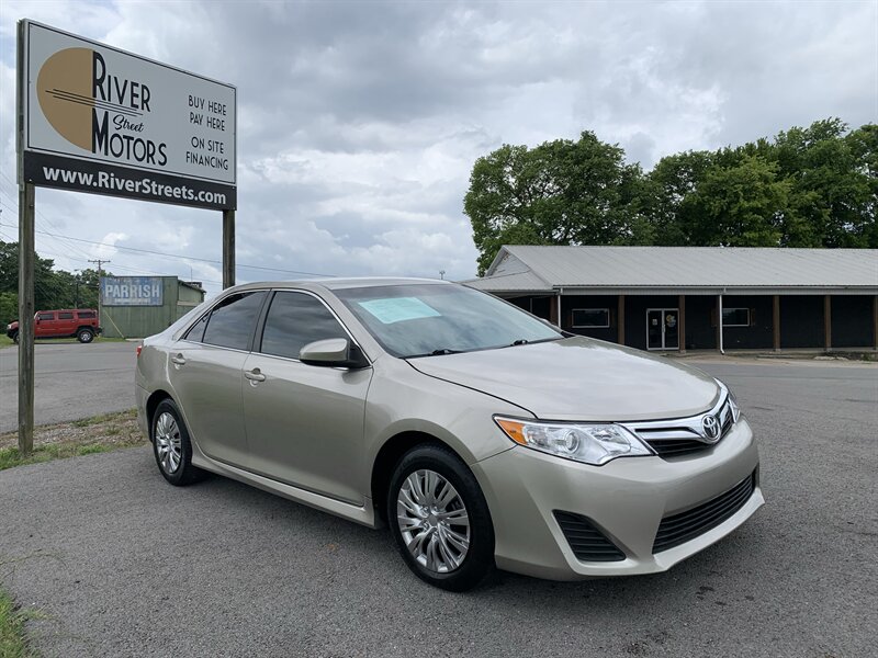 2014 Toyota Camry LE   - Photo 1 - Bowling Green, KY 42101