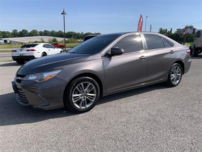 2017 Toyota Camry SE   - Photo 2 - Bowling Green, KY 42101