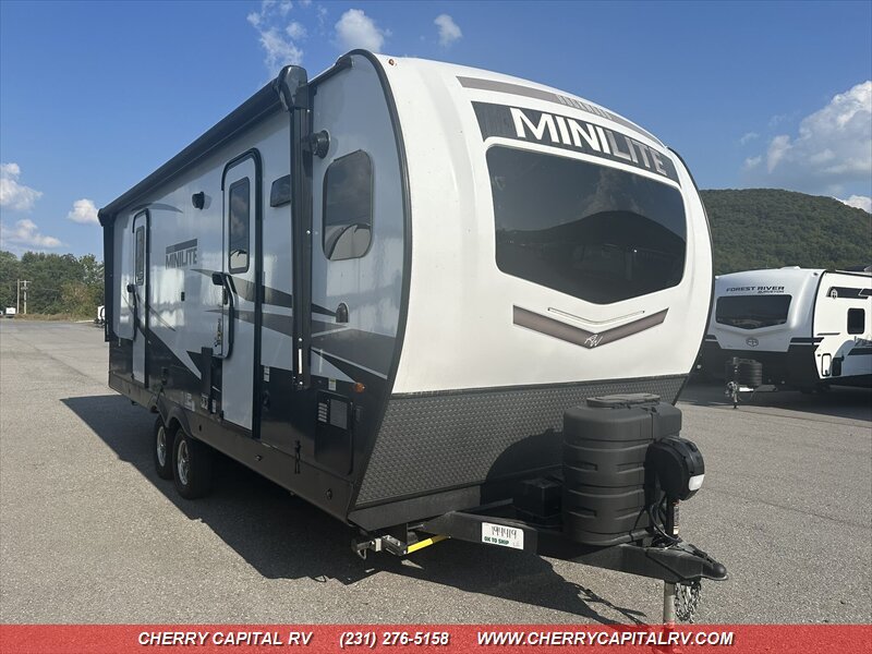 2025 Rockwood MINI LITE 2516S - Photo 1 - Grawn, MI 49637