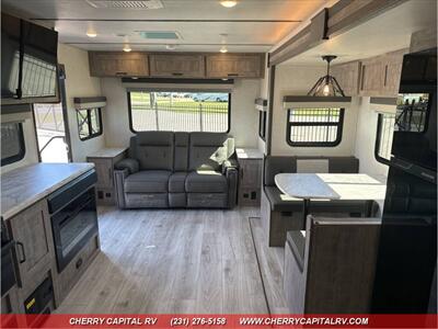 2023 Forest River GRAND SURVEYOR 253RLS   - Photo 15 - Grawn, MI 49637