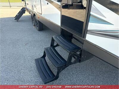 2023 Forest River GRAND SURVEYOR 253RLS   - Photo 21 - Grawn, MI 49637