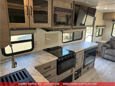 2023 Forest River GRAND SURVEYOR 253RLS   - Photo 14 - Grawn, MI 49637