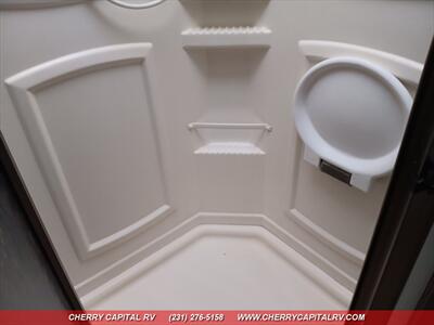 2007 Winnebago Journey 36G   - Photo 18 - Grawn, MI 49637