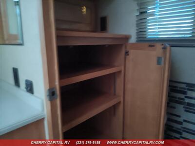 2007 Winnebago Journey 36G   - Photo 15 - Grawn, MI 49637