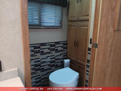 2007 Winnebago Journey 36G   - Photo 34 - Grawn, MI 49637