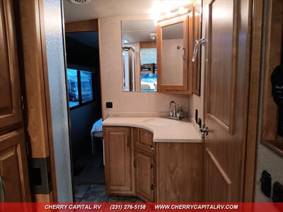 2007 Winnebago Journey 36G   - Photo 33 - Grawn, MI 49637
