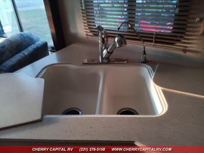 2007 Winnebago Journey 36G   - Photo 27 - Grawn, MI 49637