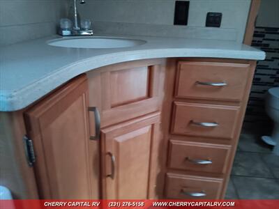 2007 Winnebago Journey 36G   - Photo 16 - Grawn, MI 49637