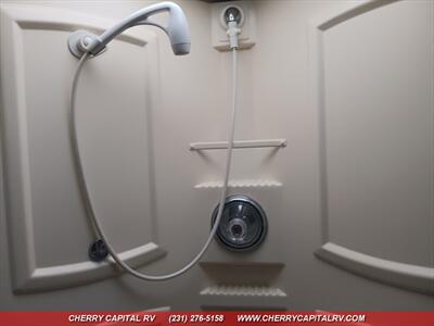 2007 Winnebago Journey 36G   - Photo 17 - Grawn, MI 49637