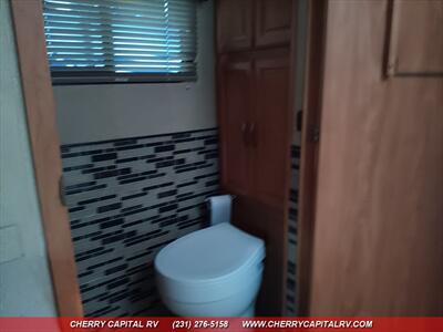 2007 Winnebago Journey 36G   - Photo 14 - Grawn, MI 49637