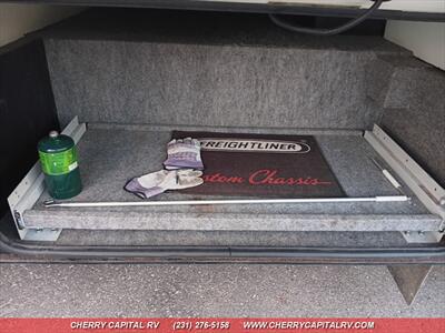 2007 Winnebago Journey 36G   - Photo 5 - Grawn, MI 49637