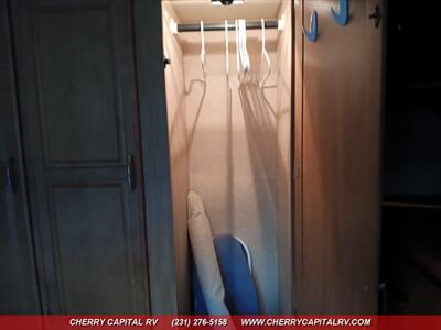 2007 Winnebago Journey 36G   - Photo 37 - Grawn, MI 49637