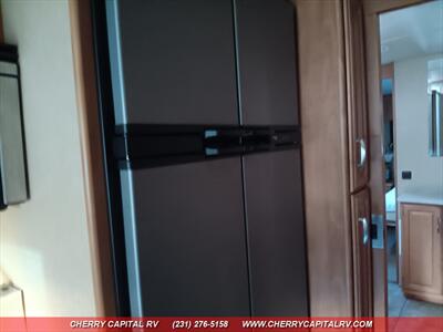 2007 Winnebago Journey 36G   - Photo 13 - Grawn, MI 49637
