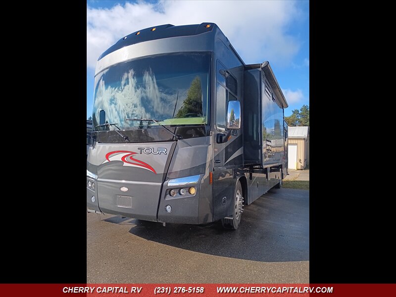 2010 Winnebago Tour 40BD   - Photo 1 - Grawn, MI 49637