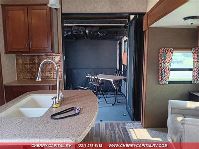 2016 HIGHLAND RIDGE HIGHLANDER HT31RGR   - Photo 12 - Grawn, MI 49637