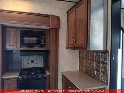 2016 HIGHLAND RIDGE HIGHLANDER HT31RGR   - Photo 14 - Grawn, MI 49637