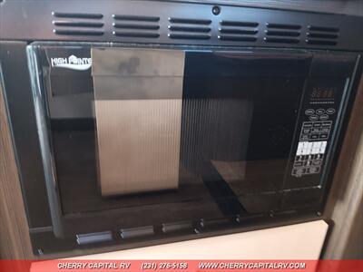 2018 COACHMEN PRISM M-24EF   - Photo 25 - Grawn, MI 49637