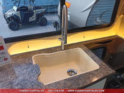 2018 COACHMEN PRISM M-24EF   - Photo 24 - Grawn, MI 49637