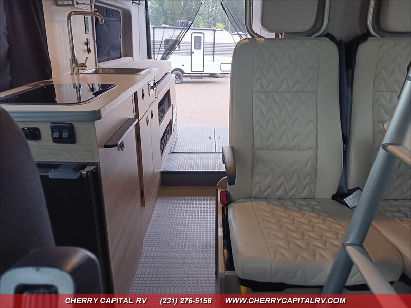 2023 Winnebago Solis M-59PX Ram - Photo 12 - Grawn, MI 49637