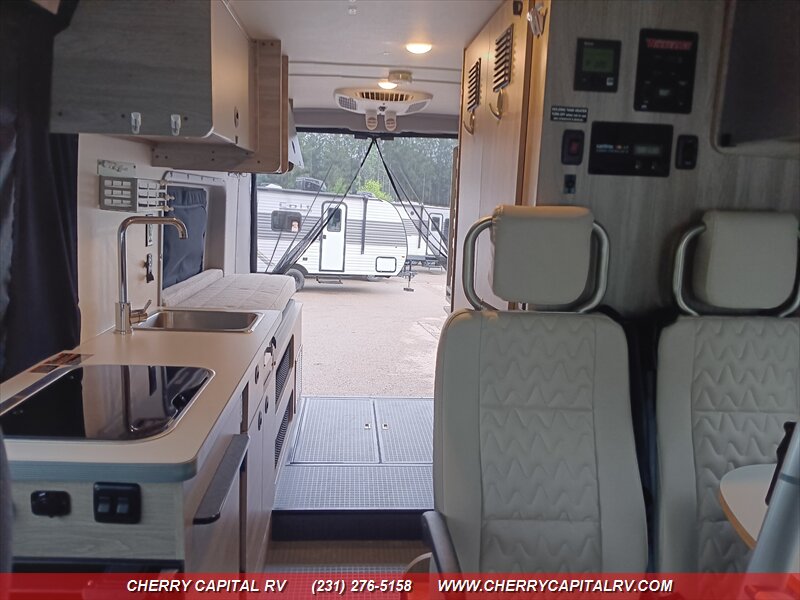 2023 Winnebago Solis M-59PX Ram - Photo 11 - Grawn, MI 49637
