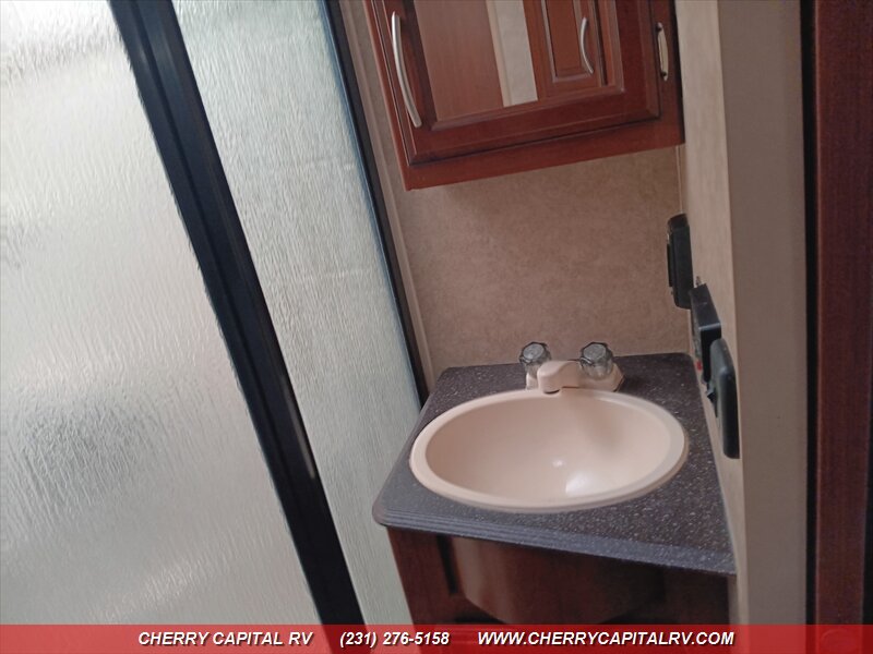 2014 Crusader M-360BHS - Photo 16 - Grawn, MI 49637