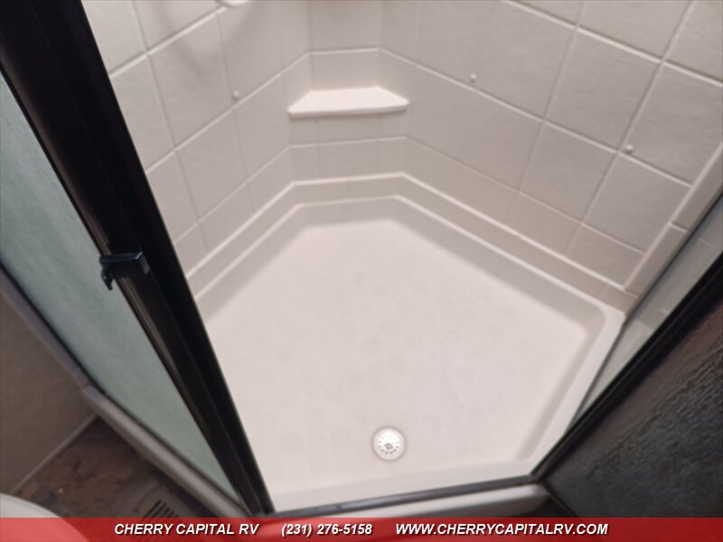 2014 Crusader M-360BHS - Photo 19 - Grawn, MI 49637