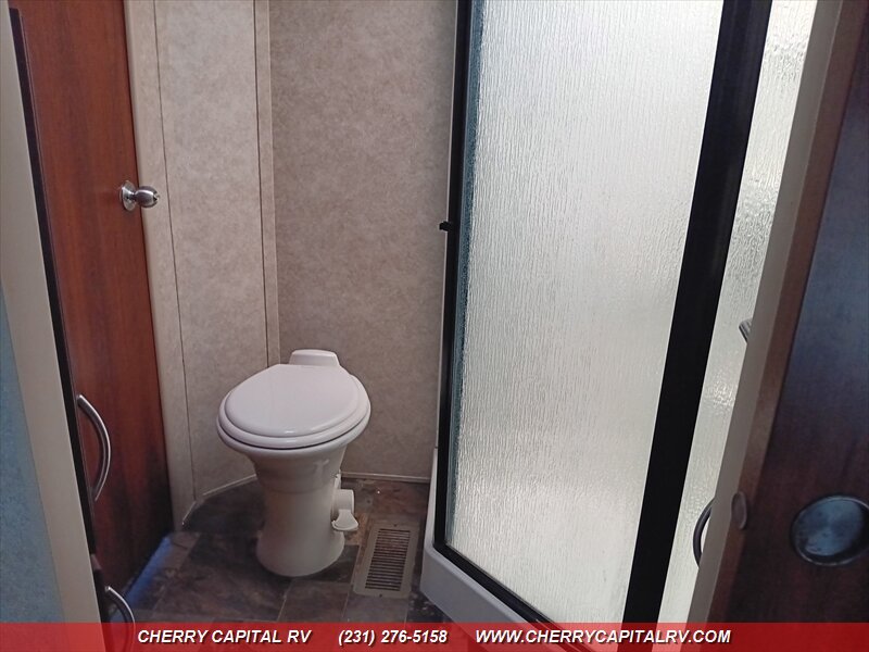 2014 Crusader M-360BHS - Photo 17 - Grawn, MI 49637