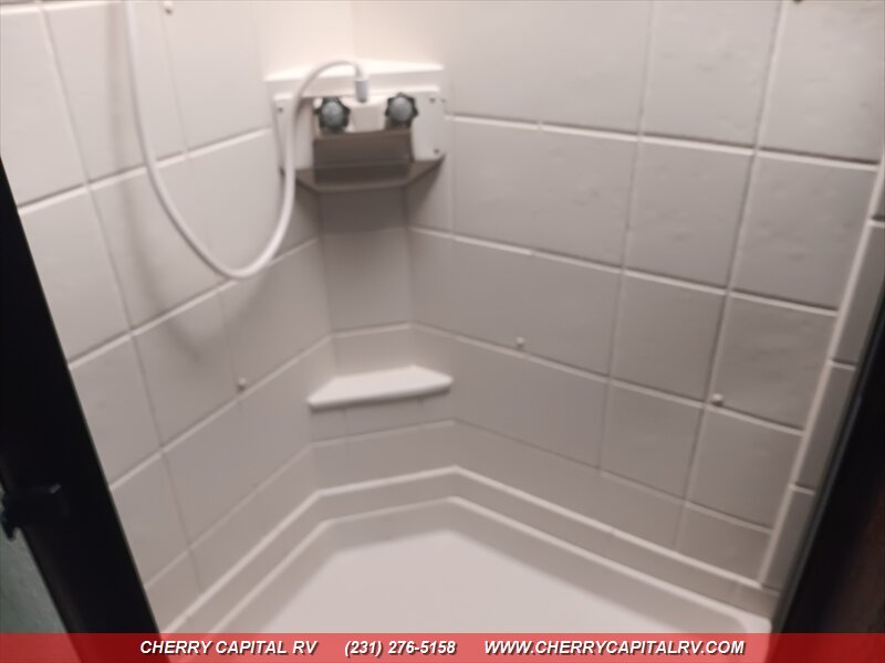 2014 Crusader M-360BHS - Photo 20 - Grawn, MI 49637
