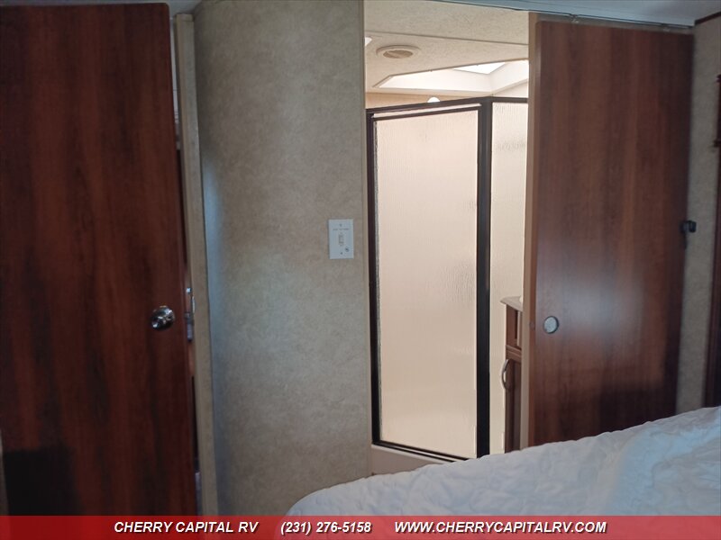 2014 Crusader M-360BHS - Photo 15 - Grawn, MI 49637
