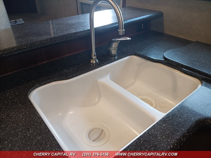 2014 Crusader M-360BHS - Photo 38 - Grawn, MI 49637