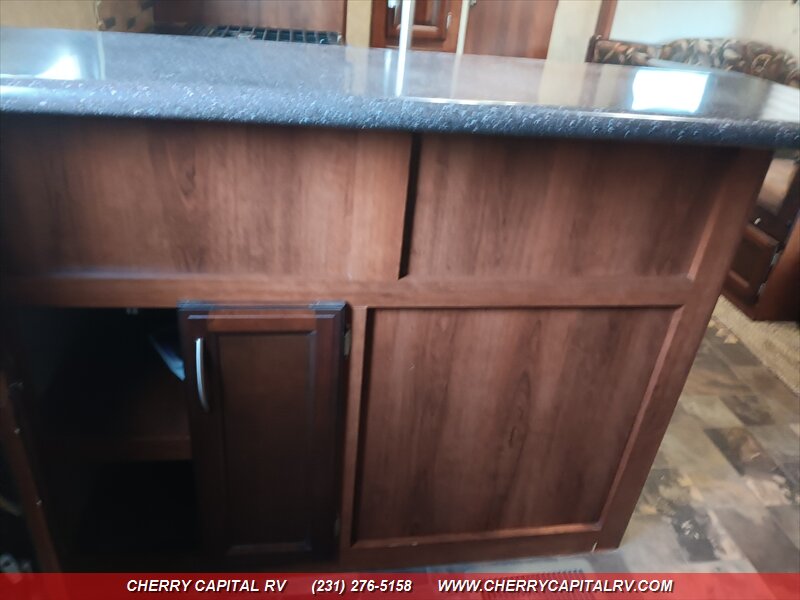 2014 Crusader M-360BHS - Photo 29 - Grawn, MI 49637