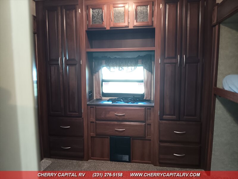 2014 Crusader M-360BHS - Photo 27 - Grawn, MI 49637