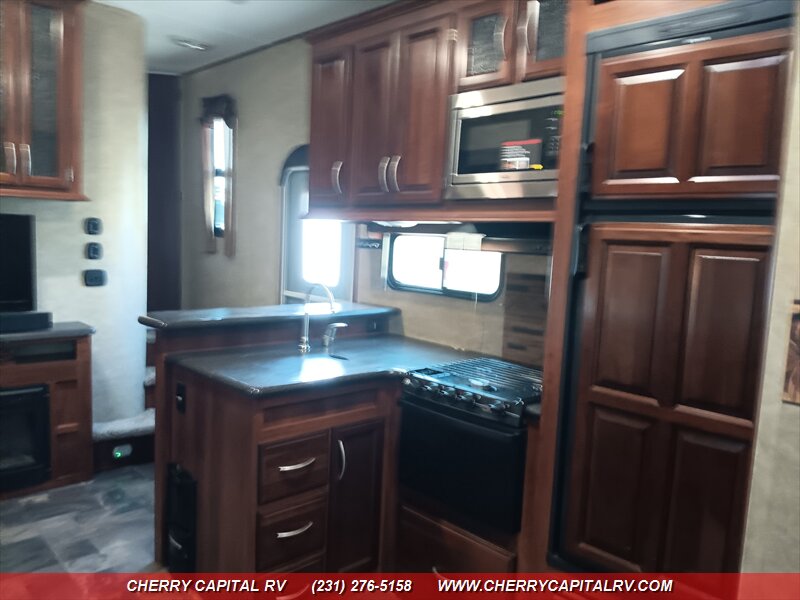 2014 Crusader M-360BHS - Photo 31 - Grawn, MI 49637