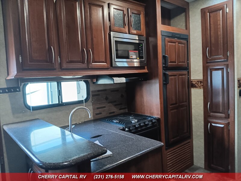 2014 Crusader M-360BHS - Photo 25 - Grawn, MI 49637