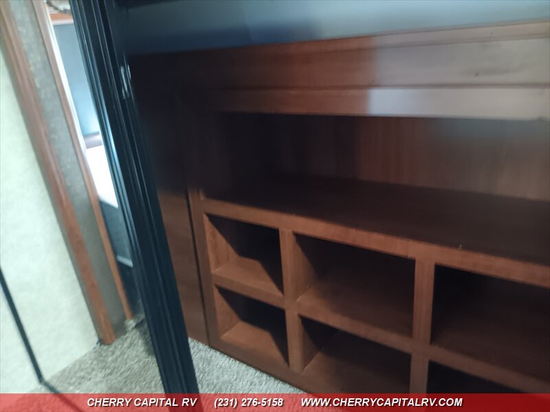 2014 Crusader M-360BHS - Photo 12 - Grawn, MI 49637