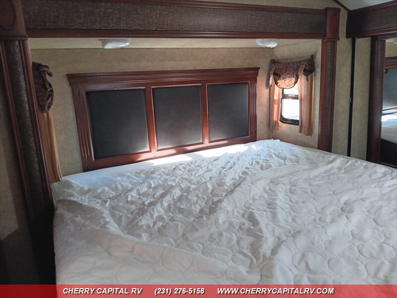 2014 Crusader M-360BHS - Photo 14 - Grawn, MI 49637