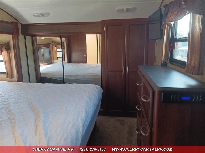 2014 Crusader M-360BHS - Photo 24 - Grawn, MI 49637