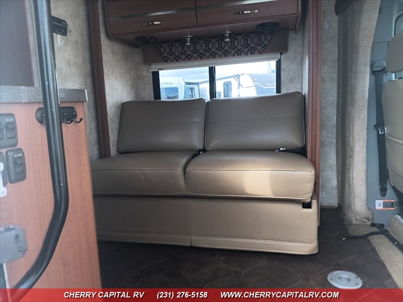 2012 Winnebago View 24G - Photo 7 - Grawn, MI 49637