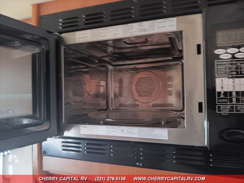 2012 Winnebago View 24G - Photo 14 - Grawn, MI 49637