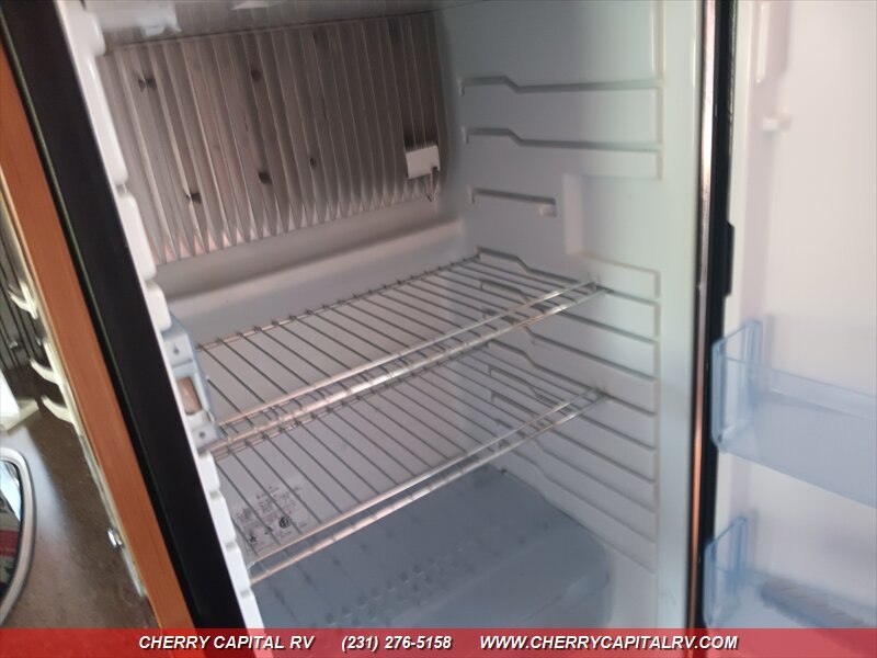 2012 Winnebago View 24G - Photo 23 - Grawn, MI 49637