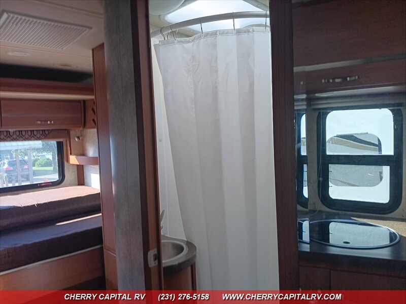 2012 Winnebago View 24G - Photo 31 - Grawn, MI 49637