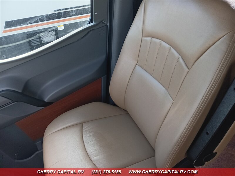 2012 Winnebago View 24G - Photo 10 - Grawn, MI 49637
