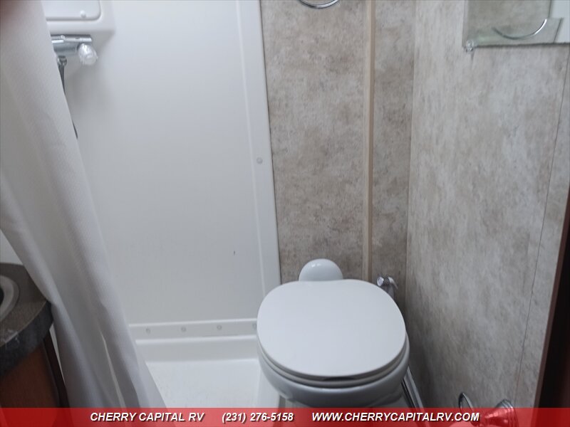 2012 Winnebago View 24G - Photo 29 - Grawn, MI 49637