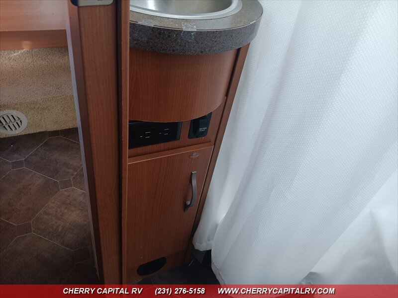 2012 Winnebago View 24G - Photo 30 - Grawn, MI 49637